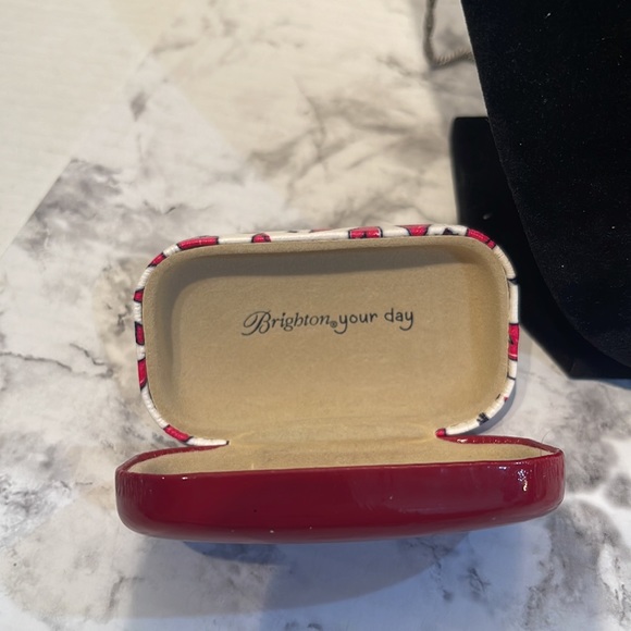 Vintage- Brighton twisted chain with heart pendant that opens with case - Picture 12 of 12